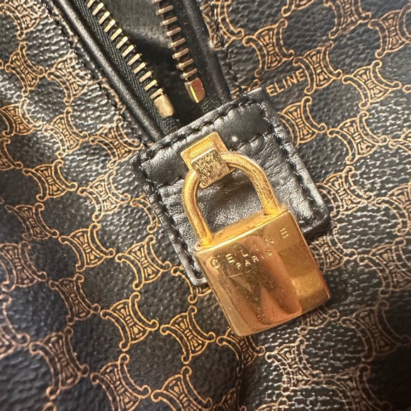 Celine duffle with lock and key- very good condition- very little wear - Picture 7 of 8